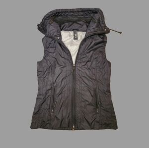 Black Nivo hidden hood golf vest fitted high collar‎
